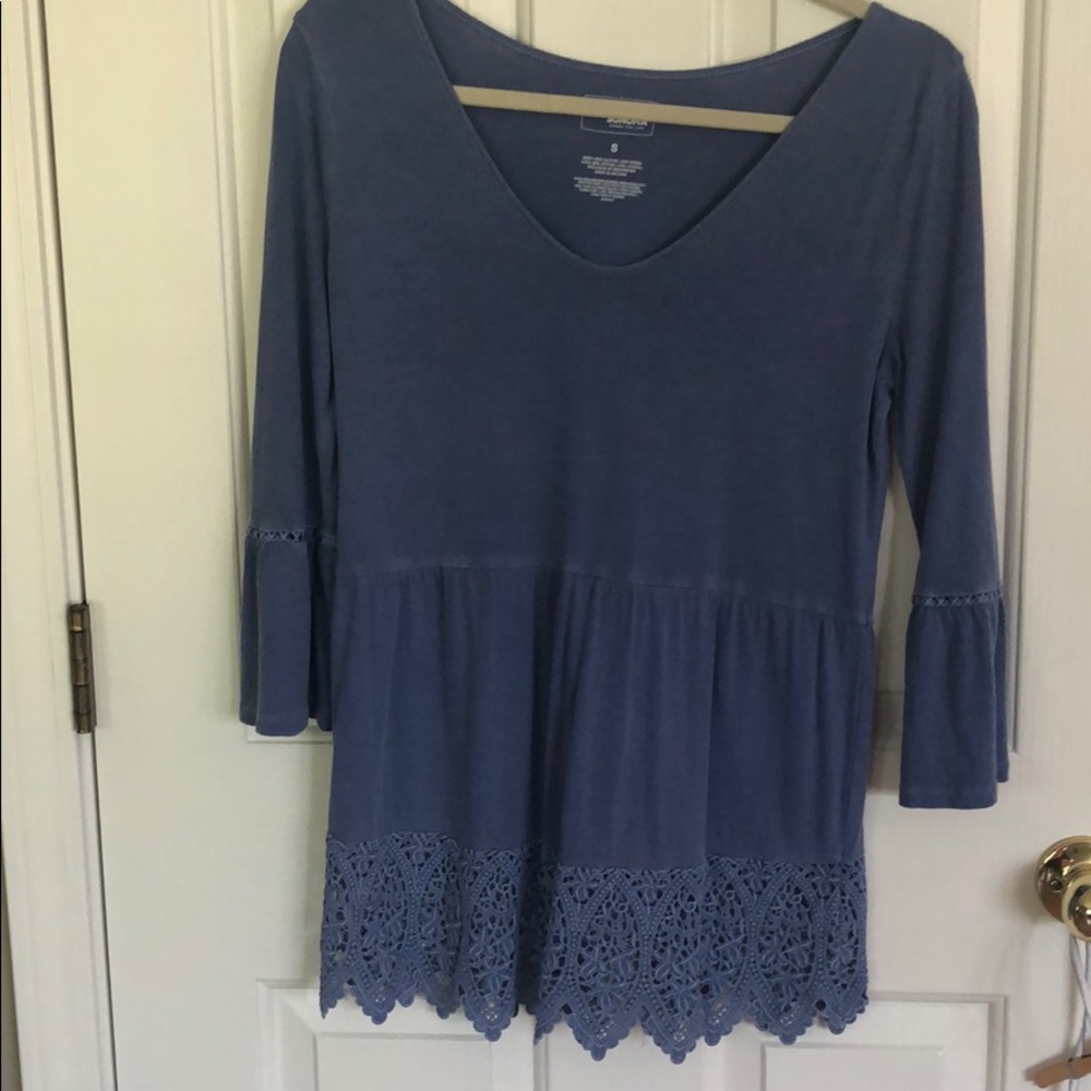 Blue 3/4 shirt lace bottom